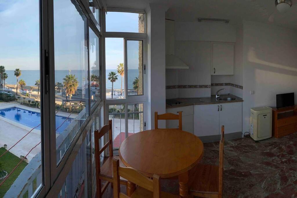 Apartment First Line Of The Sea Benalmadena Exterior photo